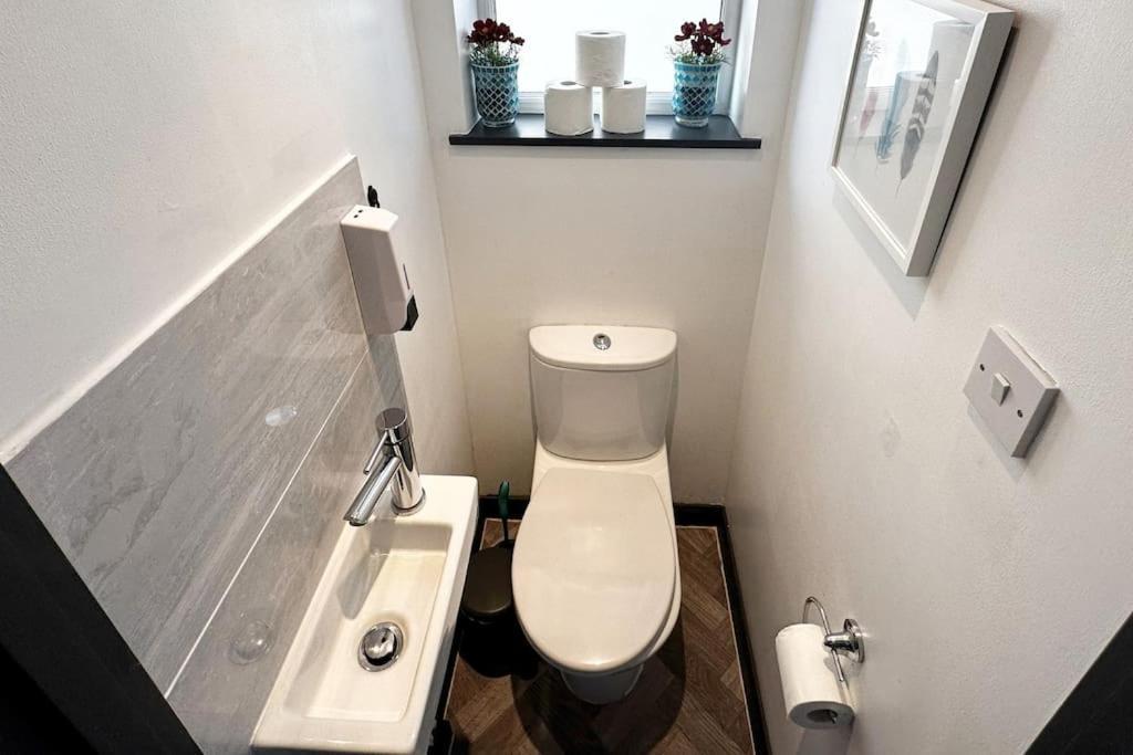 קידלינגטון Green Haven Villa - 4Br Spacious House With Hot Tub, Ample Parking, Air Condition, Wifi, Netflix, Patio & Garden מראה חיצוני תמונה