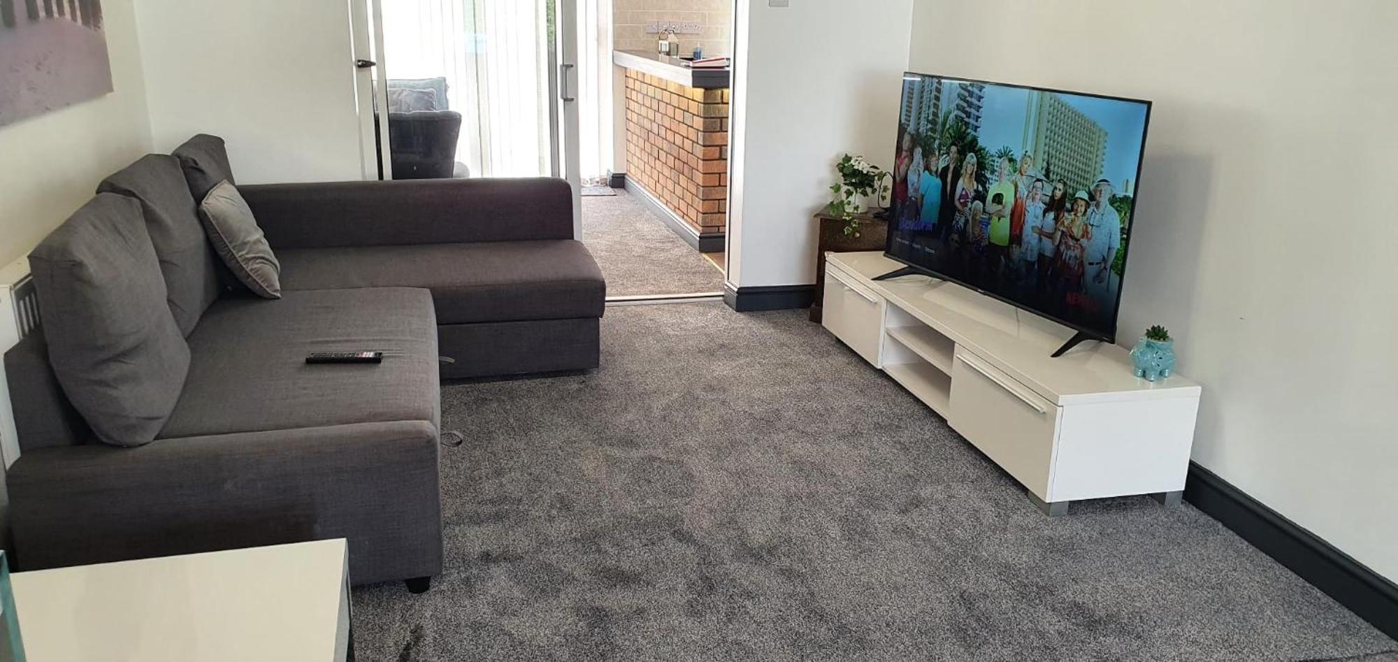 קידלינגטון Green Haven Villa - 4Br Spacious House With Hot Tub, Ample Parking, Air Condition, Wifi, Netflix, Patio & Garden מראה חיצוני תמונה